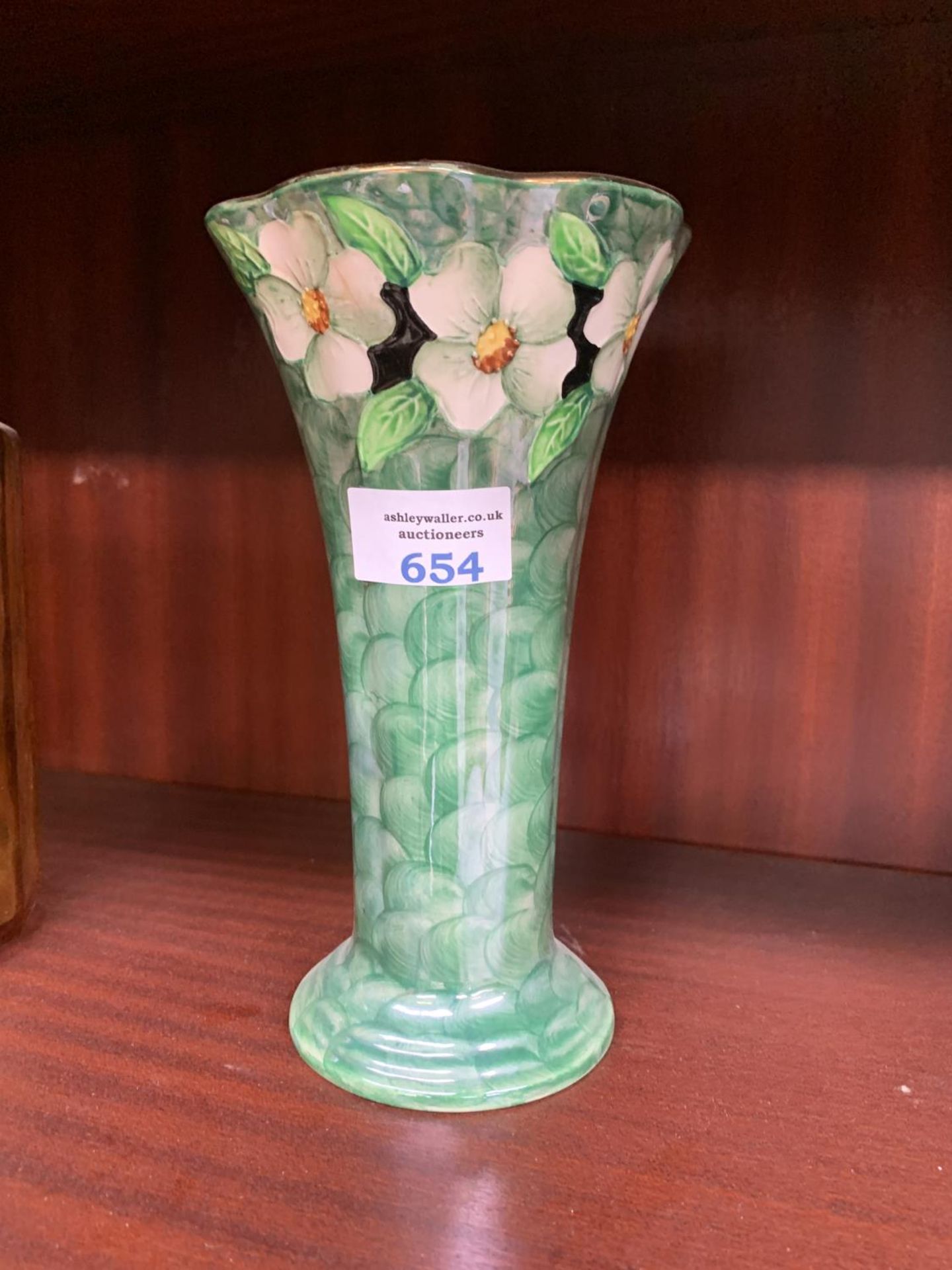 A MALING LUSTRE VASE