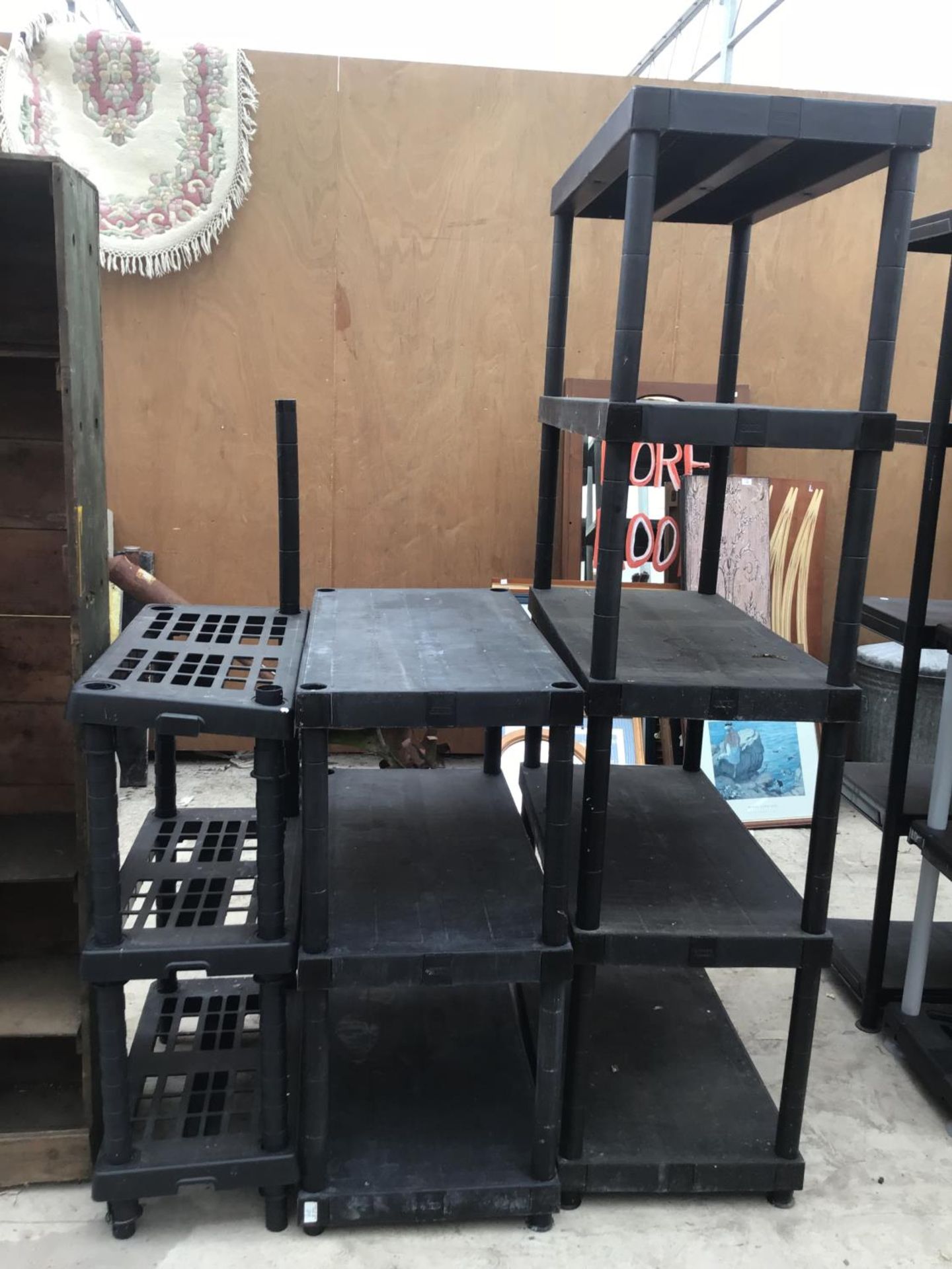 BLACK PLASTIC ADJUSTABLE RACKING