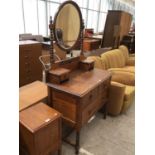 AN OAK DRESSING TABLE WITH TWO SMALL, TWO SHORT AND ONE LONG DRAWER