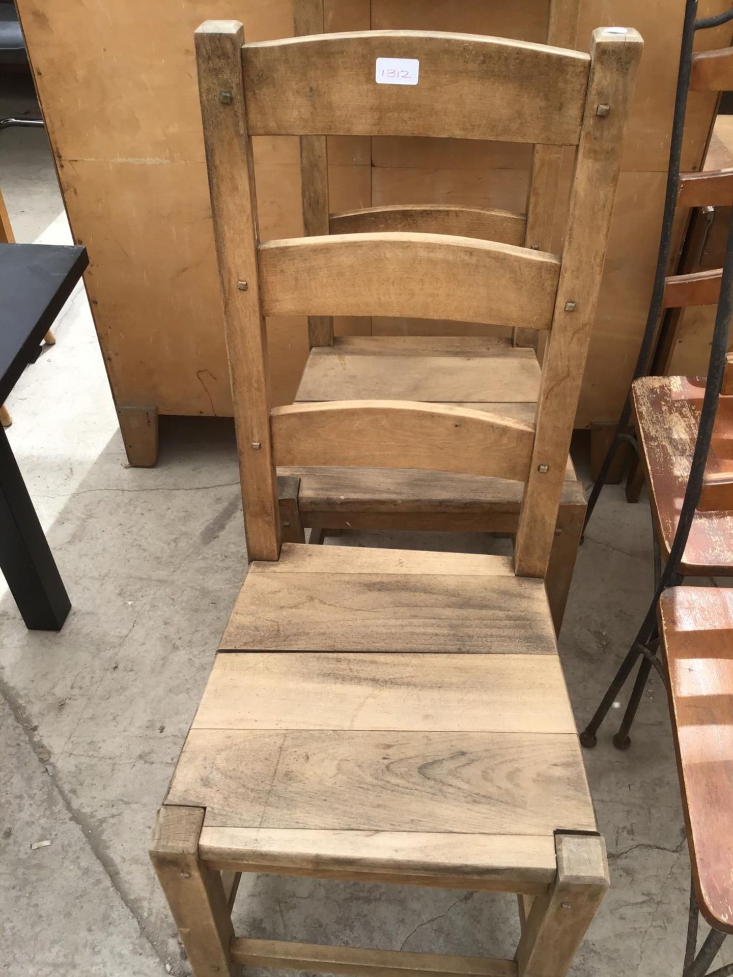TWO PAIRS OF DINING CHAIRS - Image 2 of 3