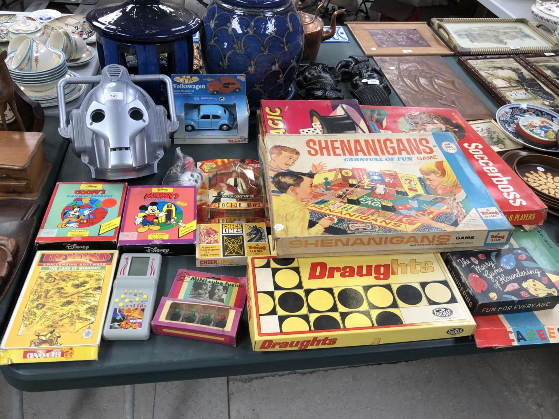 A COLLECTION OF CHILDREN'S TOYS AND GAMES