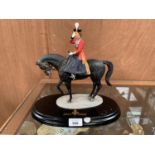 A COUNTRY ARTISTS LIMITED EDITION HORSE MODEL ON WOODEN BASE