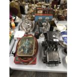 A MIXED GROUP OF ITEMS TO INCLUDE VINTAGE TINS, CANDLE STICKS AND METAL GOLF MODEL