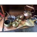 A COLLECTION OF METALWARES TO INCLUDE TEAPOT, PAN, BOWL ETC