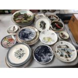 A LARGE GROUP OF ASSORTED COLLECTORS PLATES