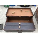 A VINTAGE WOODEN TOOL CHEST WITH TWO INNER DRAWERS