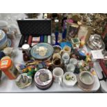 A LARGE COLLECTION OF ITEMS TO INCLUDE BOXED POKER SET, PLATES, CUPS AND TINS ETC