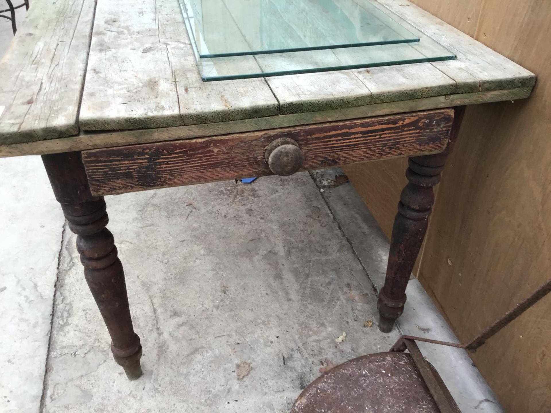 A VINTAGE PINE FARMHOUSE STYLE TABLE WITH DRAWER - Image 2 of 2