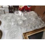 A COLLECTION OF GLASS AND CRYSTAL WARE