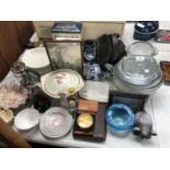 A MIXED GROUP OF ITEMS TO INCLUDE GLASSWARE, PLATES, CERAMIC FIGURES ETC