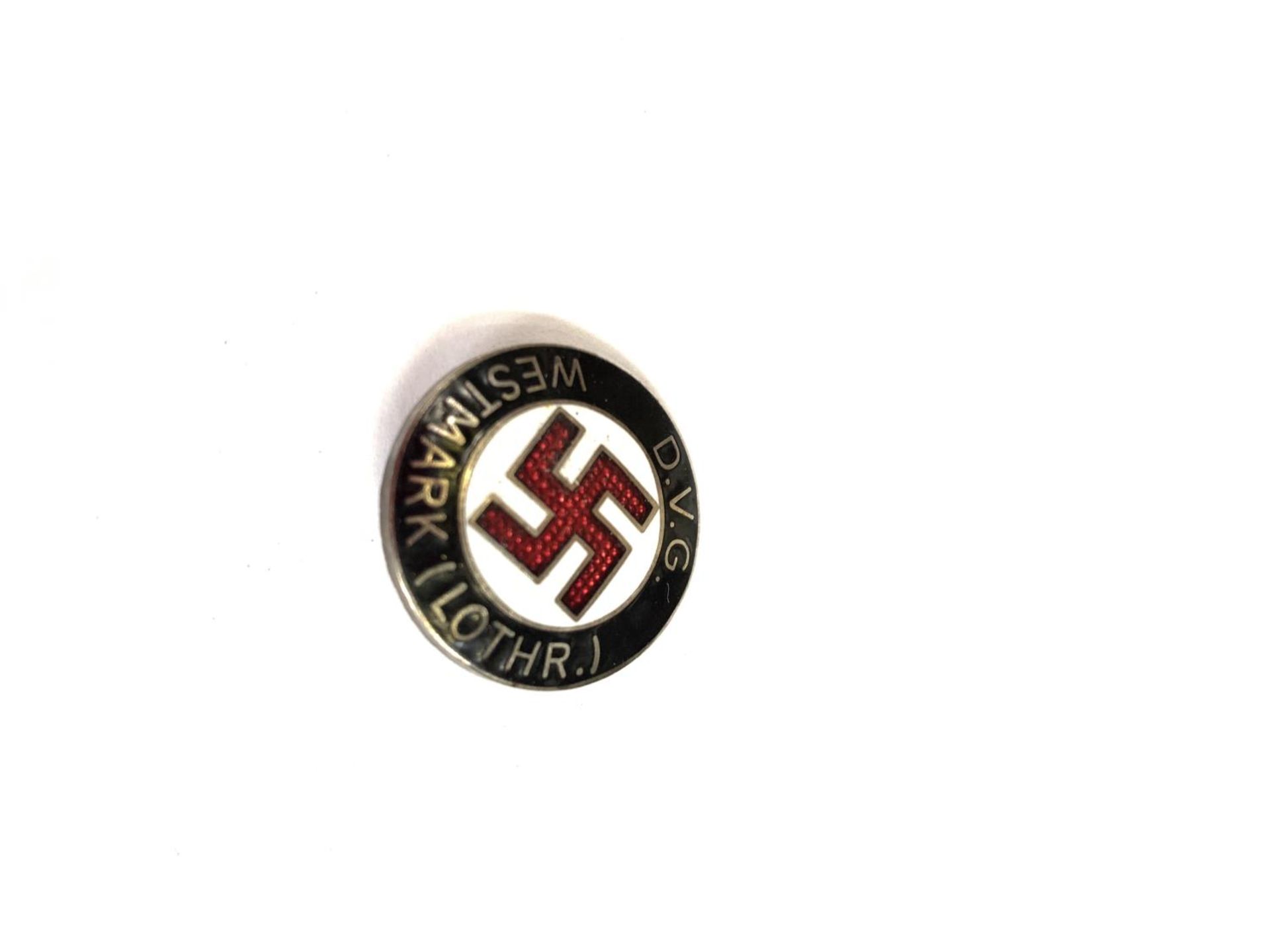 A SMALL COLLECTABLE GERMAN BADGE