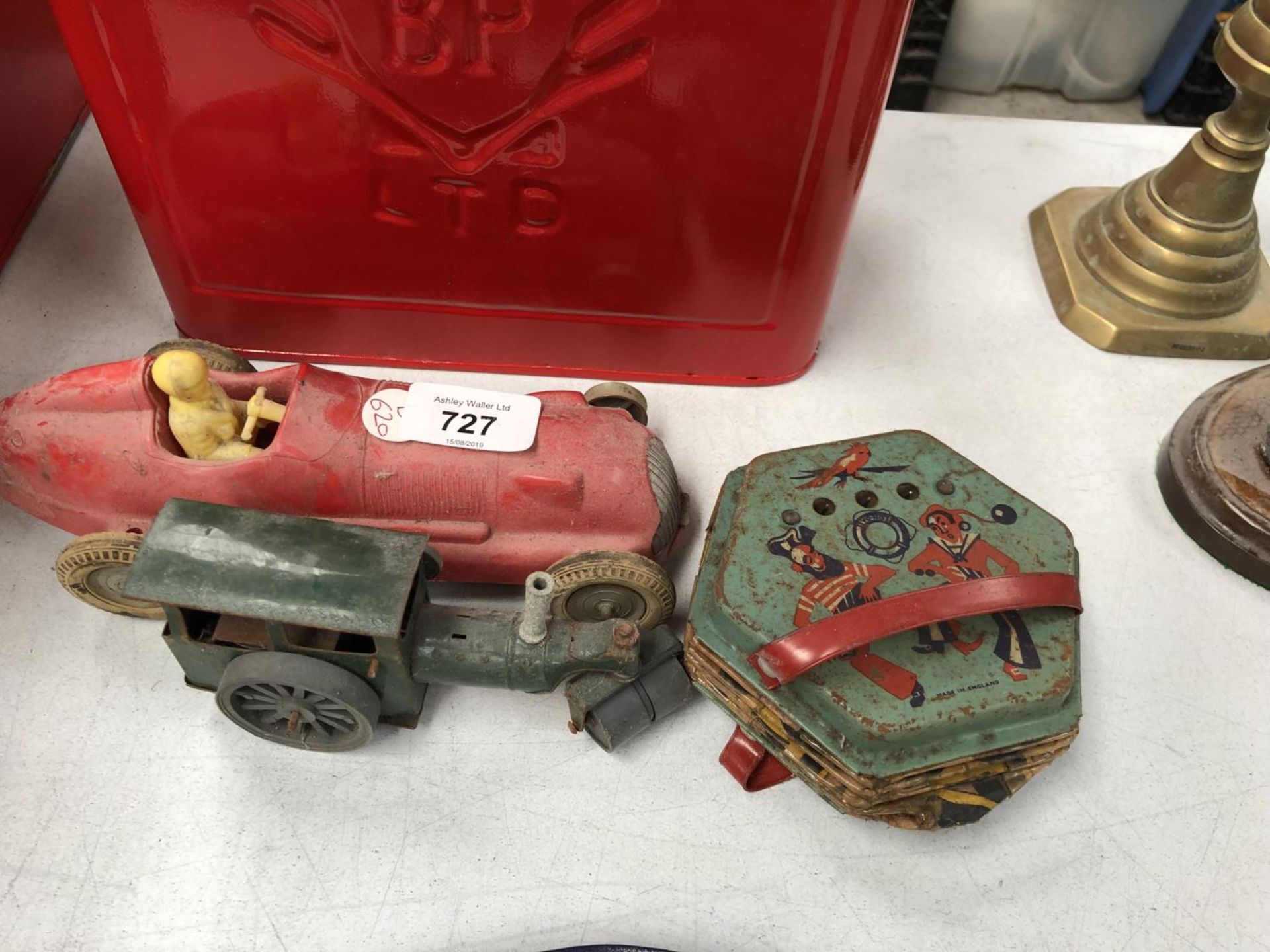 THREE VINTAGE TOYS TO INCLUDE CAR MODEL