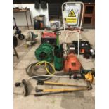 A LARGE LOT OF GARDENING ITEMS TO INCLUDE A FLYMO, HEDGECUTTER, STRIMMER, SPRAYERS ETC