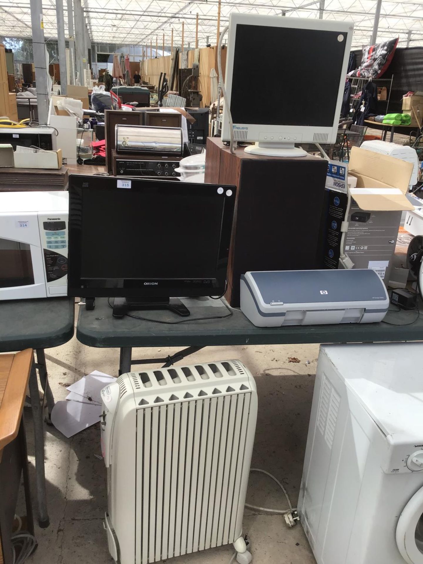 A ALRGE COLLECTION OF ELCETRICALS TO INCLUDE A ORION 19 INCH TELEVISION, HEATER, PRINTER, SPEAKERS