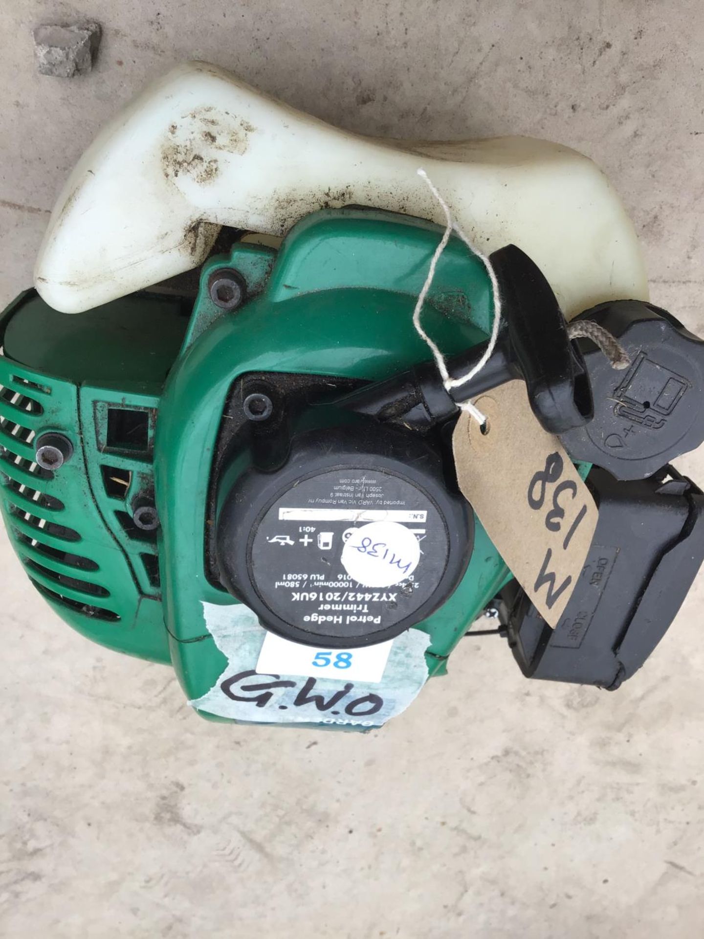 A PETROL HEDGE TRIMMER ENGINE (NO BLADE) IN WORKING ORDER