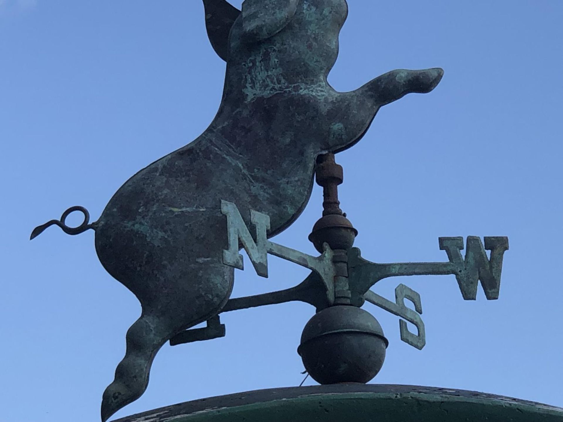 A VINTAGE COPPER WEATHER VANE OF A FLYING PIG - Image 4 of 4