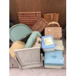 A LARGE COLLECTION OF WICKER BASKETS TO INCLUDE A LLOYD LOOM LUSTY, MIRROR, RETRO STORAGE BOXES ETC