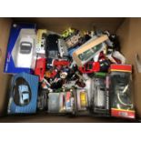 A LARGE COLLECTION OF TOY CARS, SOME BOXED AND SOME LOOSE EXAMPLES