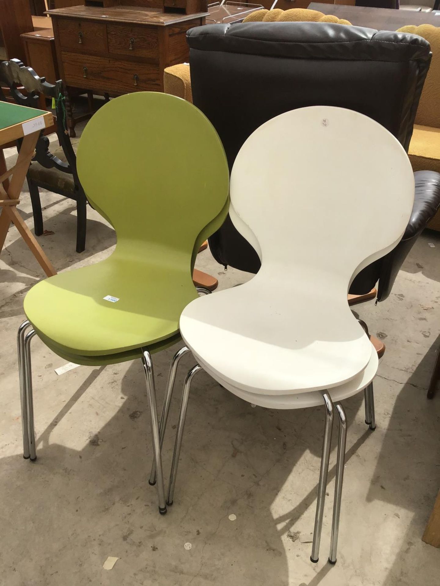 FOUR MODERN PLASTIC DINING CHAIRS - TWO GRREN, TWO WHITE