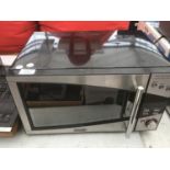 A DELONGHI MICROWAVE IN WORKING ORDER