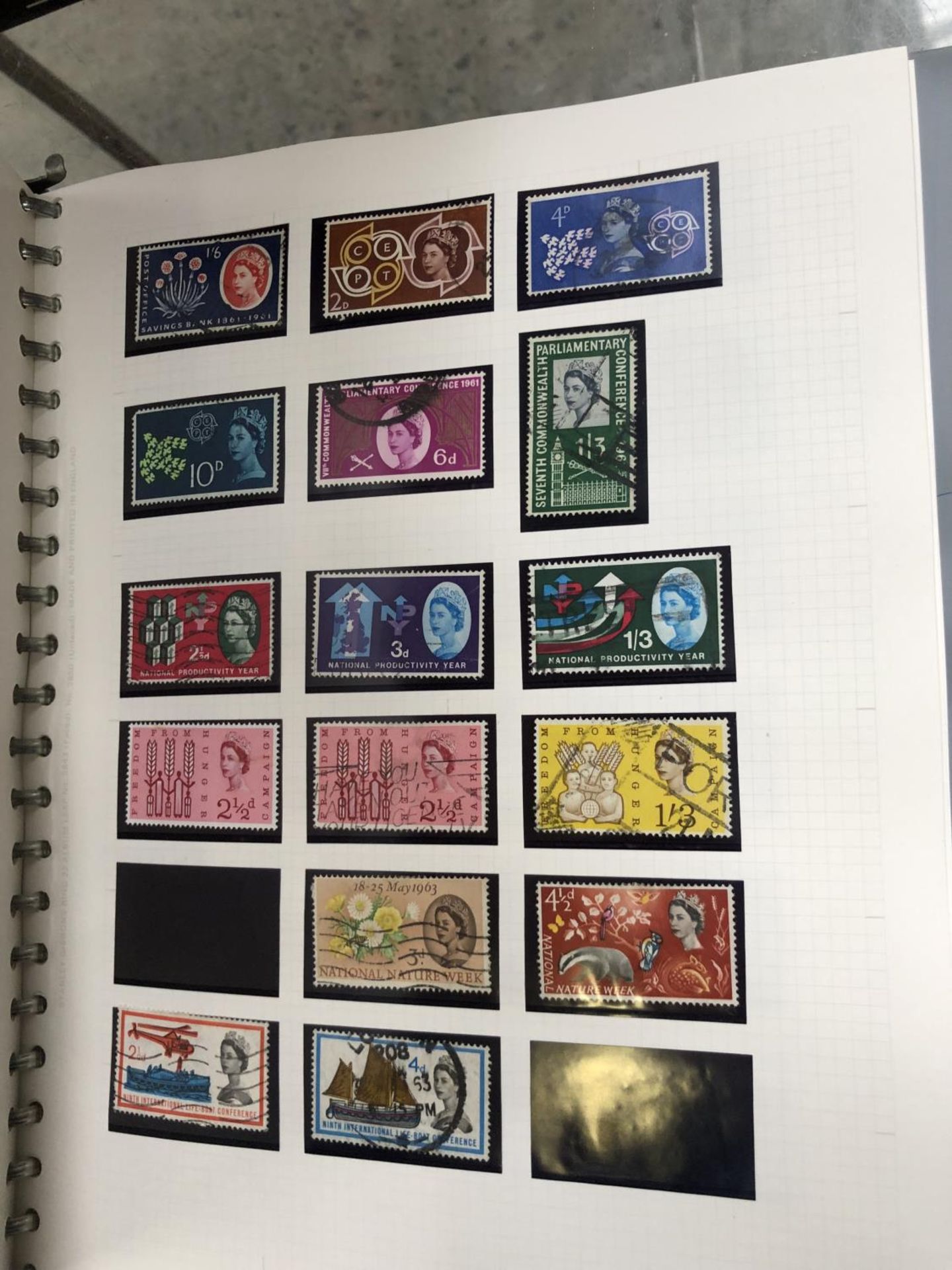 A GREAT BRITAIN STAMP ALBUM, SEE PHOTOS - Image 10 of 10
