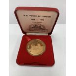 A COMMEMORATIVE TOWER OF LONDON COLLECTABLE COIN