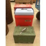 AN AS NEW COCA COLA 1.5 LITRE 12V ELECTRIC COOL BOX AND A SMALL WOODEN TOOL BOX