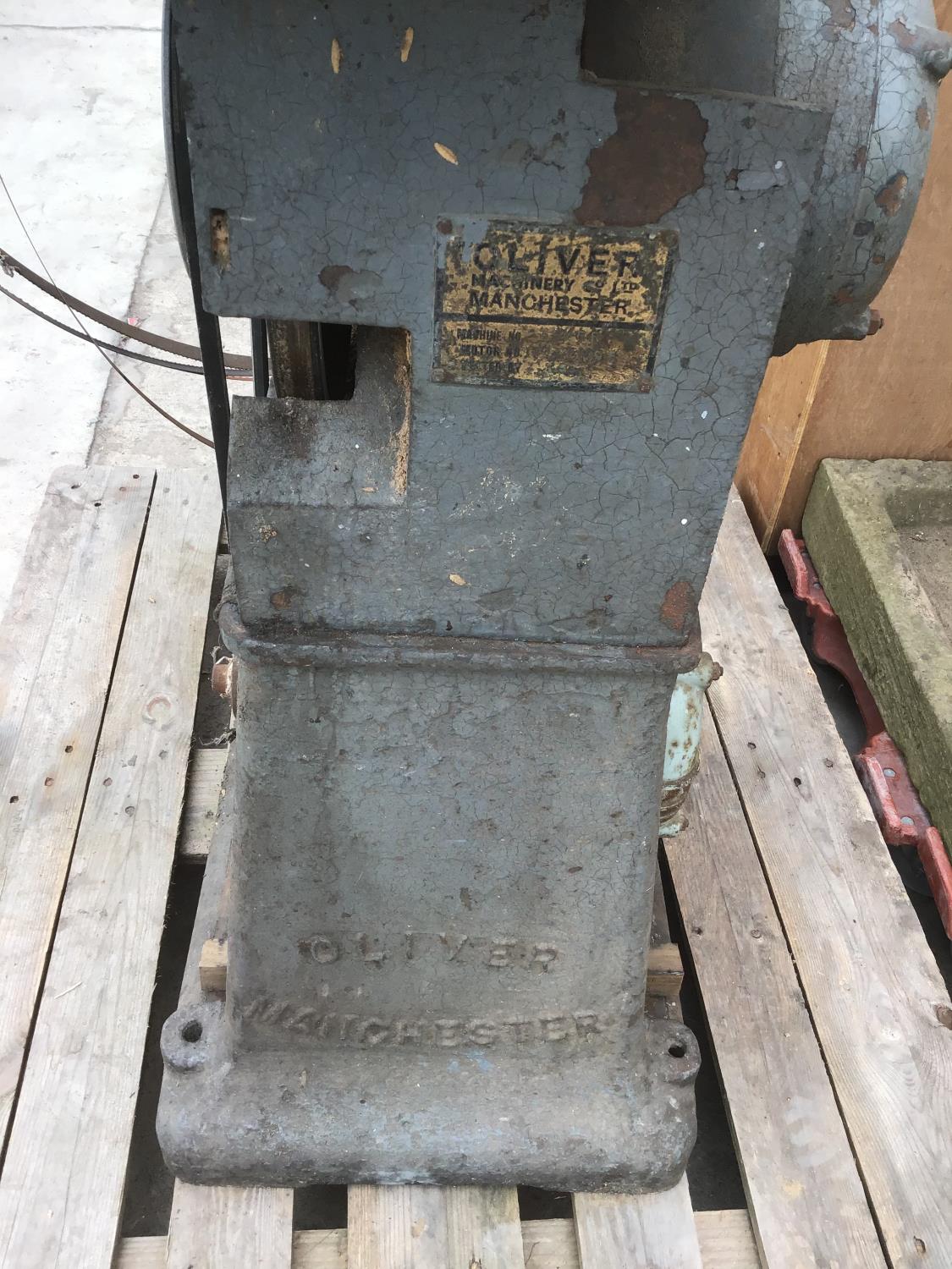 AN OLIVER MACHINERY CO LTD MANCHESTER BAND SAW WITH A BROOK MOTORS LTD HUDDERFIELD MOTOR - Image 3 of 4