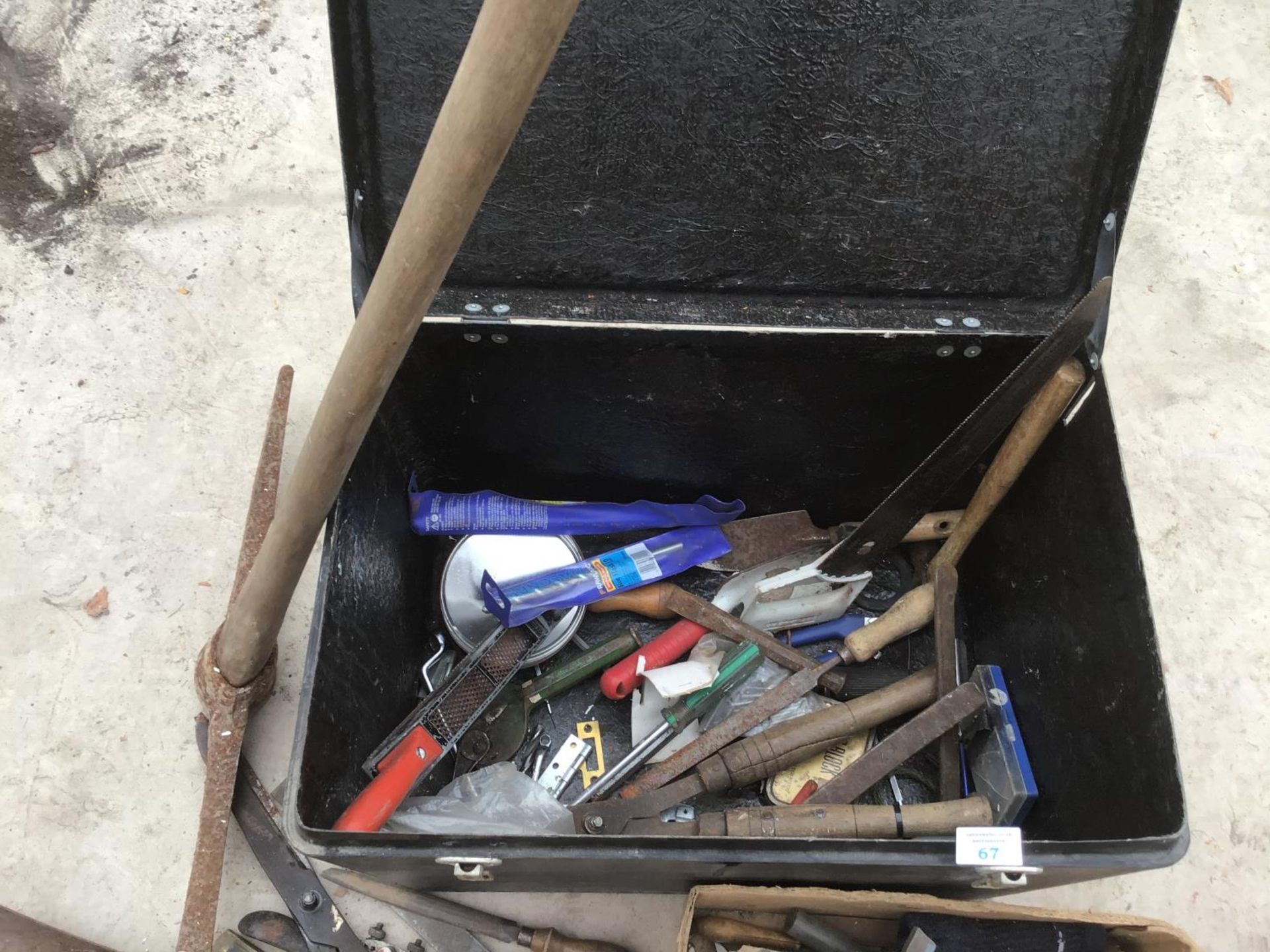 A TOOL BOX CONTAINING VARIOUS TOOLS TO INCLUDE A PICKAXE, SAWS, SHEARS, RASPS ETC - Image 2 of 3