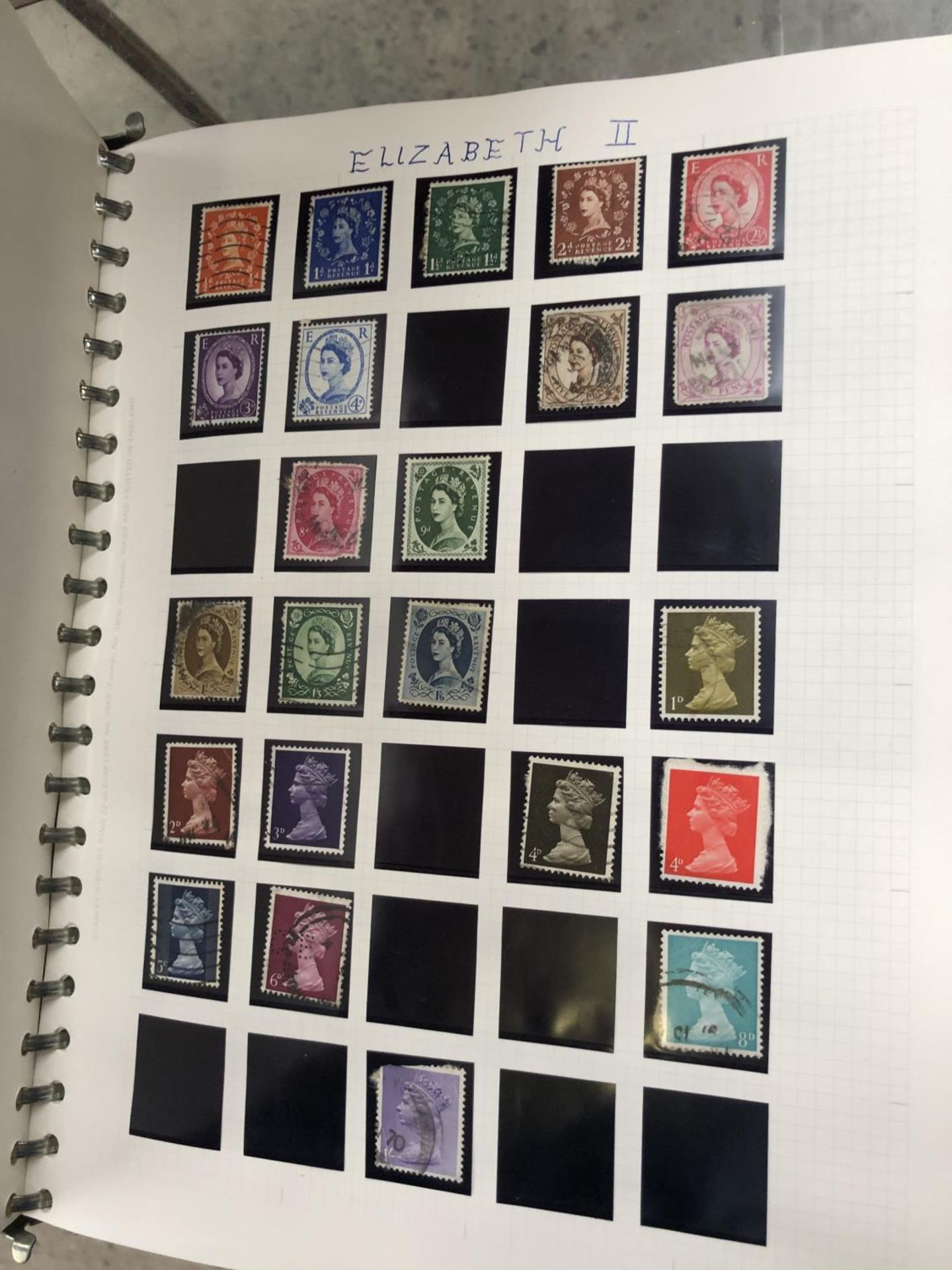 A GREAT BRITAIN STAMP ALBUM, SEE PHOTOS - Image 8 of 10