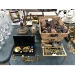 A COLLECTION OF VARIOUS ITEMS TO INCLUDE OIL LAMP, MINIATURE CANDLE STICKS, BRASS TRIVET STAND ETC