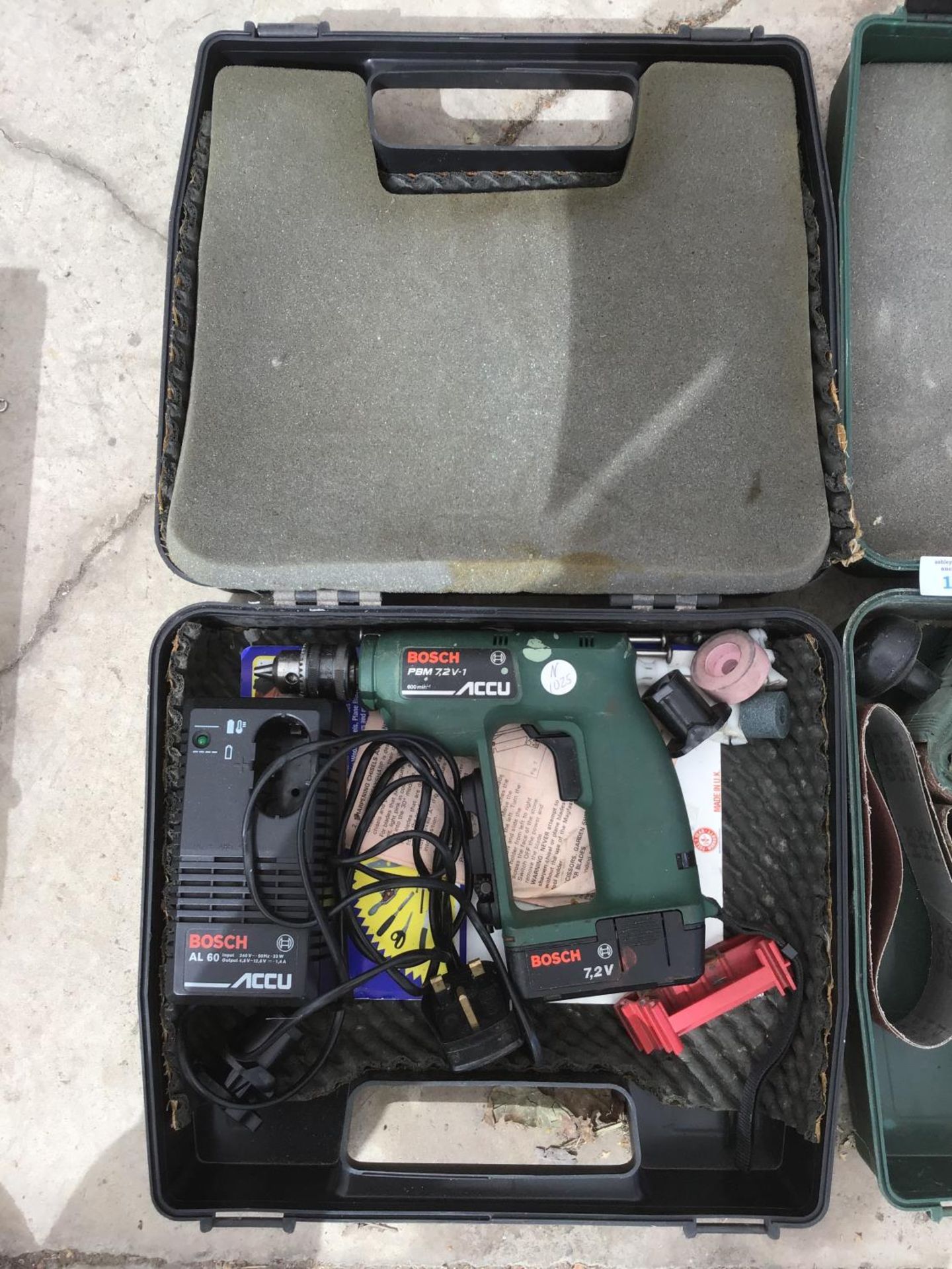 A BOSCH BELT SANDER IN A CASE AND A BOSCH PBM 7-2V-1 CORDLESS DRILL IN CASE WITH BATTERY AND CHARGER - Image 3 of 3