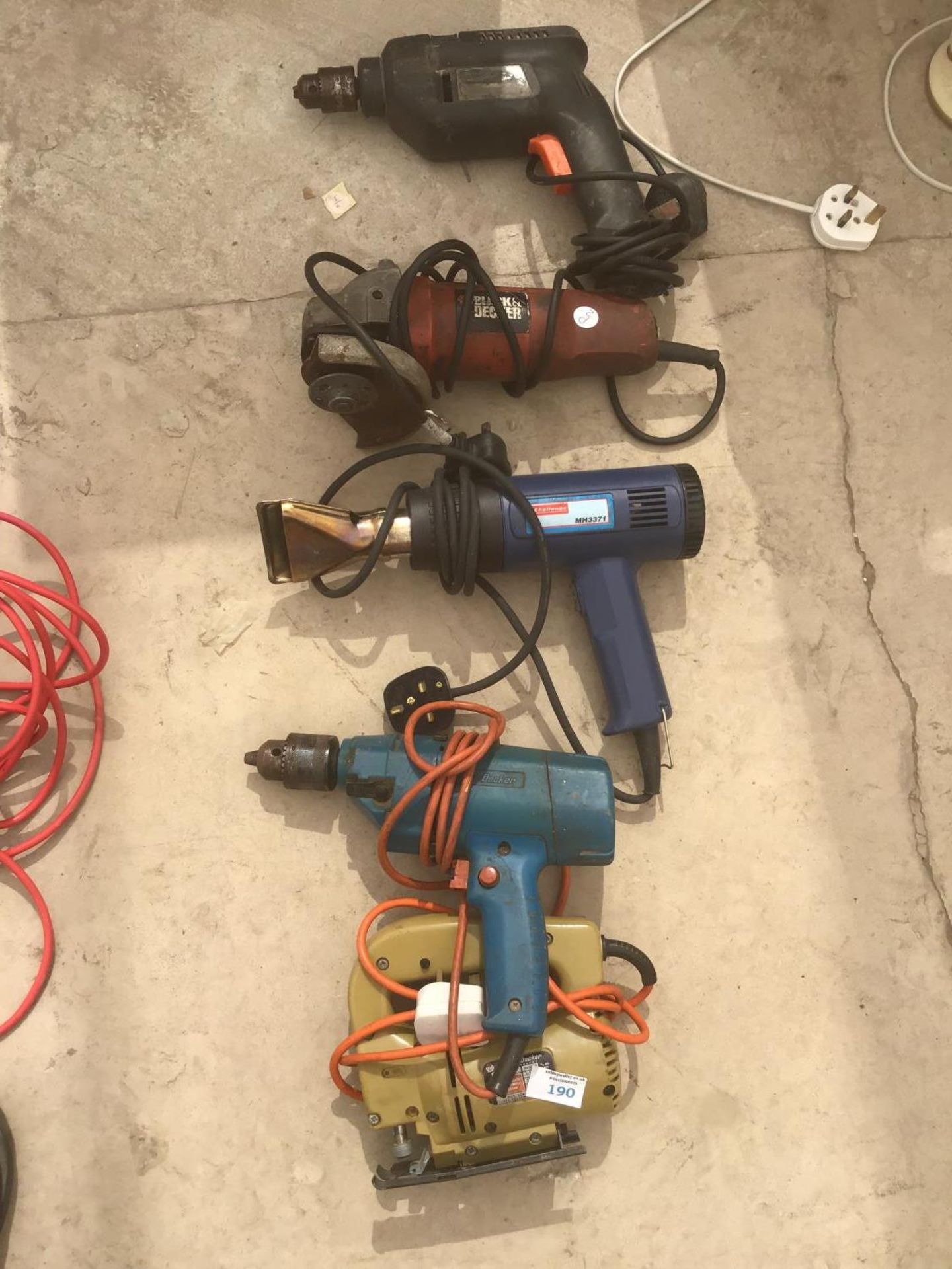 FIVE POWER TOOLS TO INCLUDE TWO DRILLS, A HEAT GUN, AND JIG SAW IN WORKING ORDER AND AN ANGLE