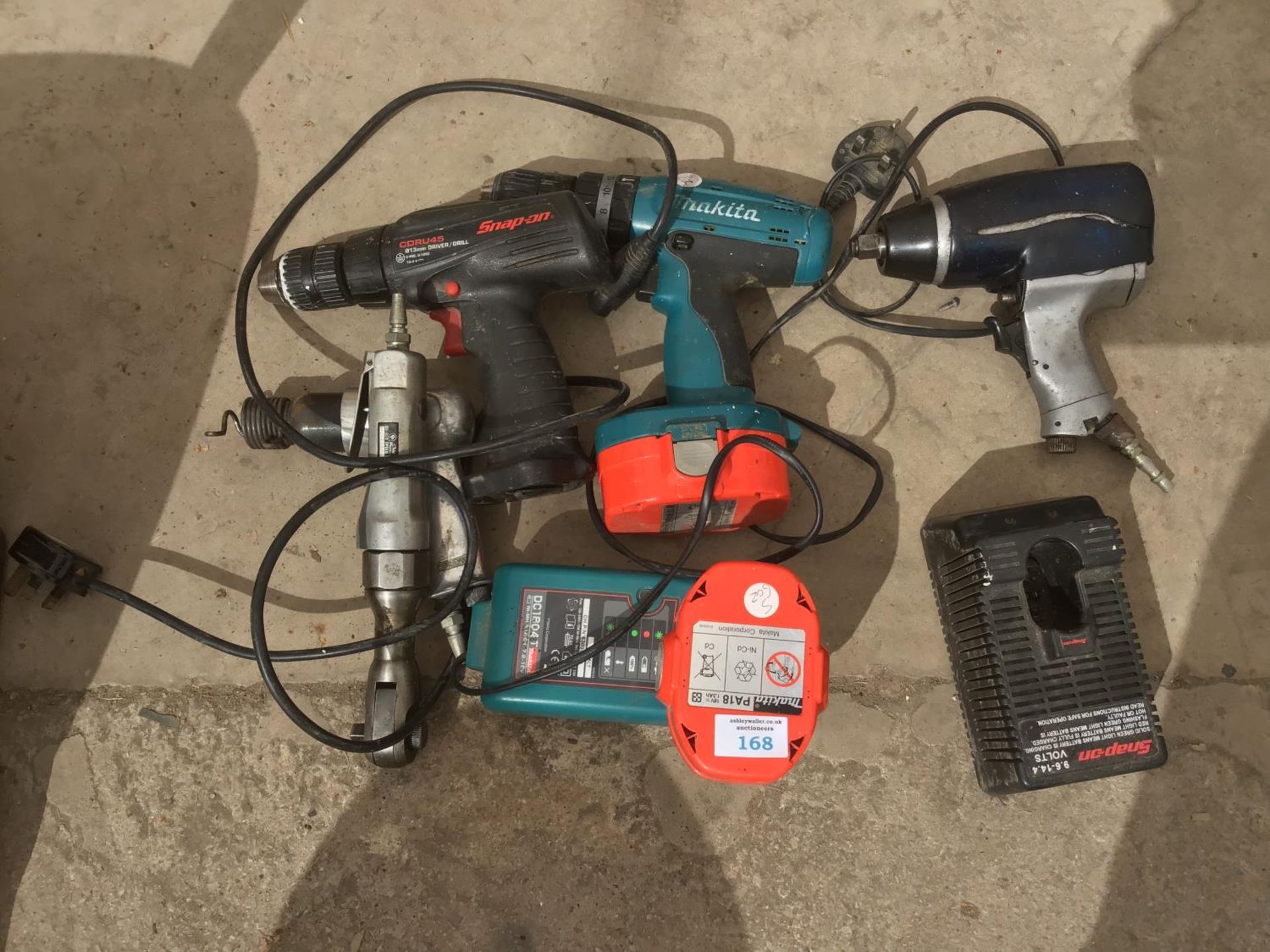 A COLLECTION OF TOOLS TO INCLUDE A MAKITA DRILL WITH BATTERY AND CHARGER, SNAP ON DRILL, WITH