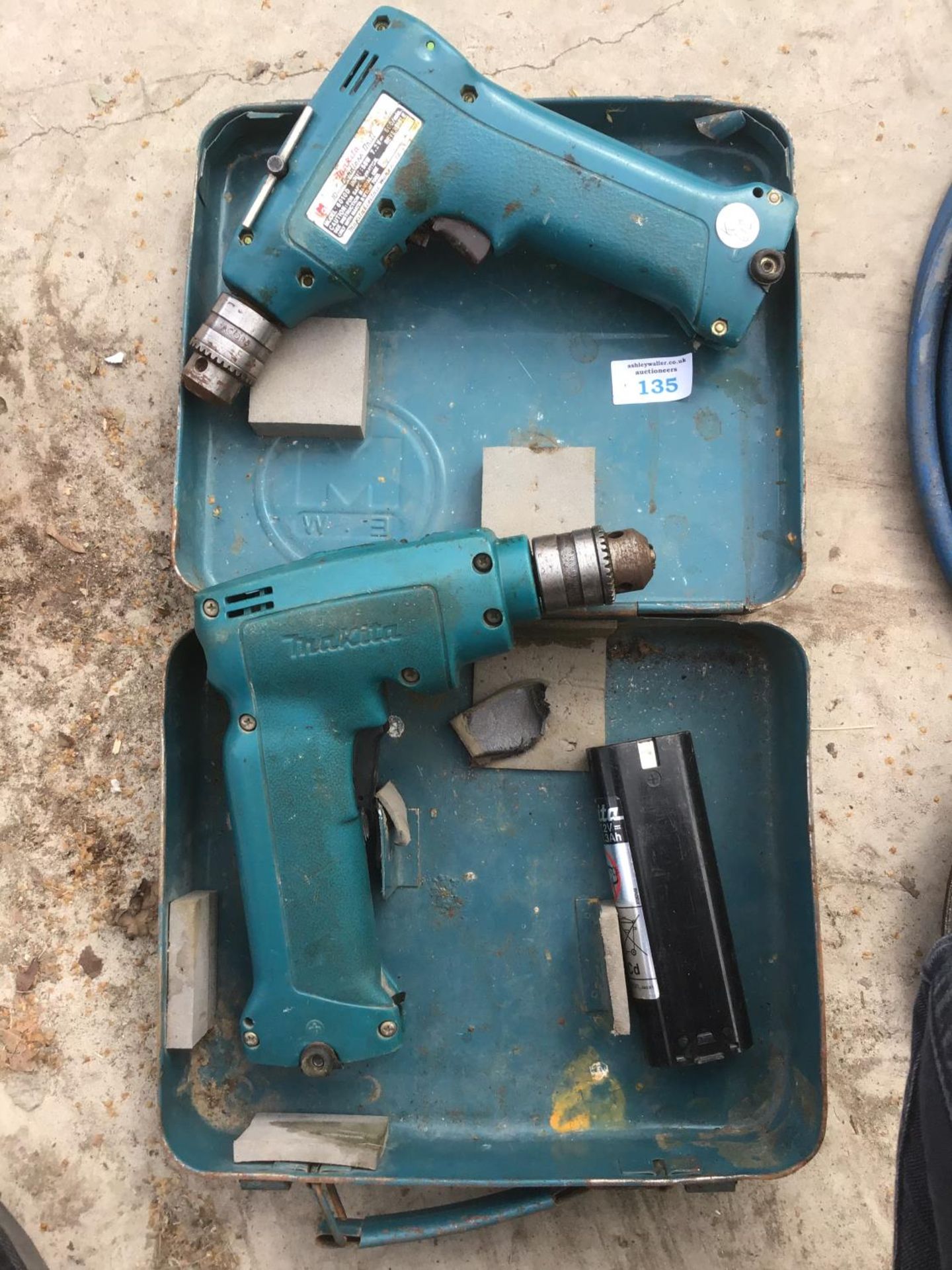 TWO MAKITA DRILLS IN A CASE WITH A SPARE BATTERY - Image 3 of 3