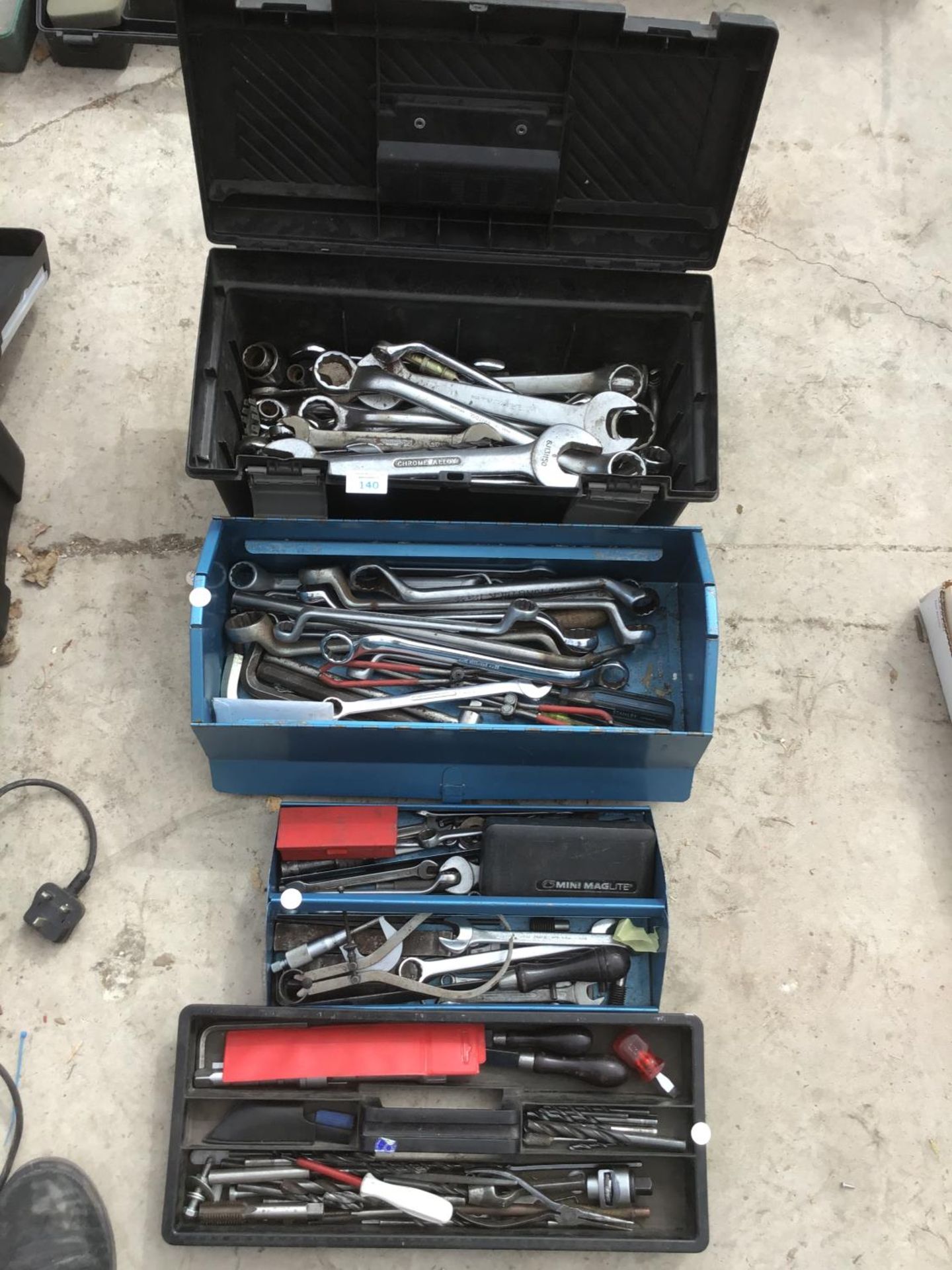 TWO TOOL BOXES ONE PLASTIC ONE METAL AND CONTENTS TO INCLUDE A LARGE QUANITY OF SPANNERS, - Image 2 of 3