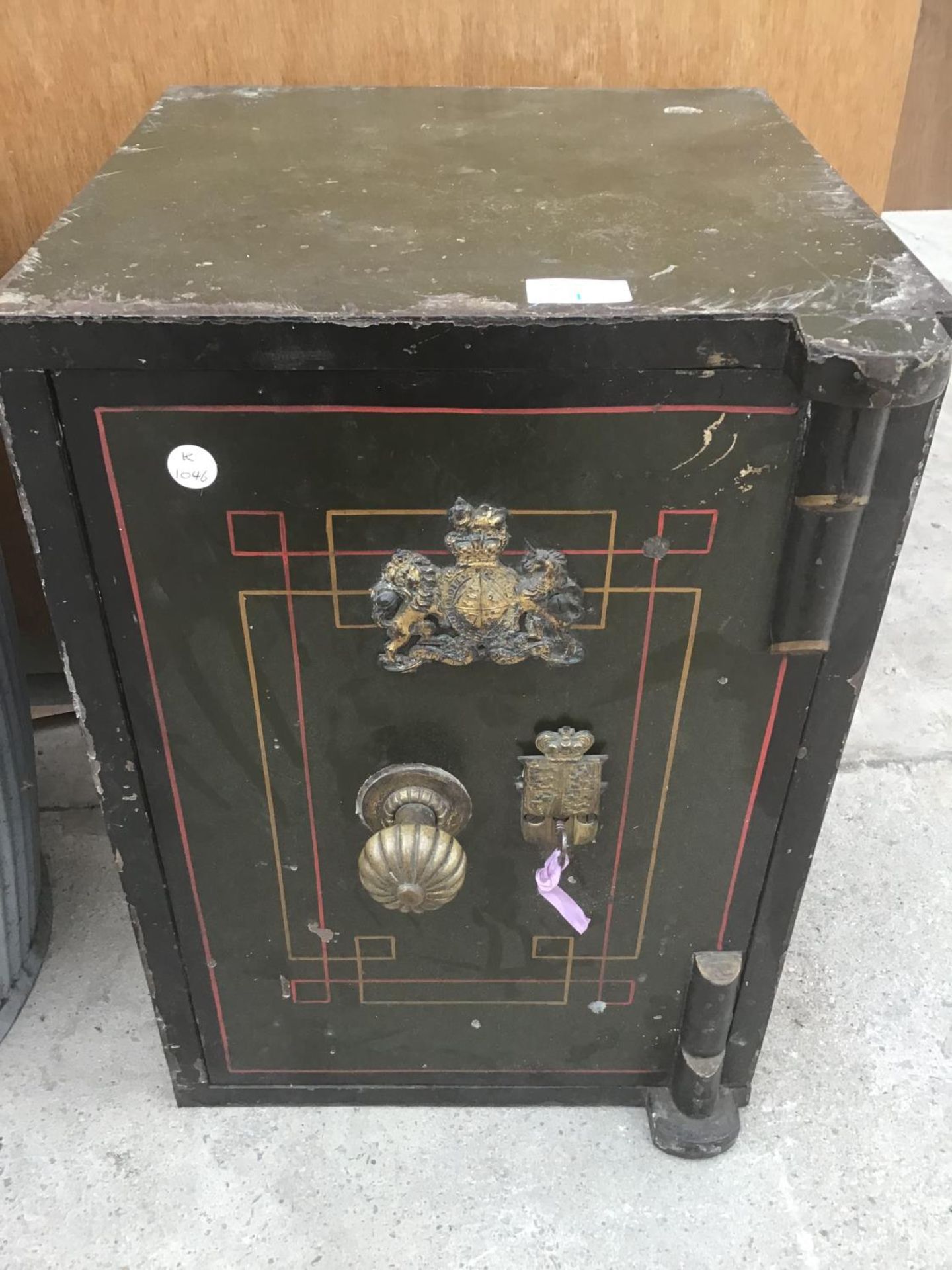 A ORNATE CAST IRON SAFE WITH KEY W35.5CM X H51CM X D36CM