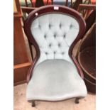 A BUTTON BACK UPHOLSTERED BEDROOM CHAIR