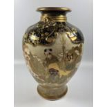 A JAPANESE MEIJI PERIOD SATSUMA BALUSTER FORM VASE WITH HAND PAINTED SCENES OF THE IMMORTALS, SIGNED