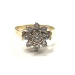 A LADIES 18CT YELLOW GOLD DIAMOND FLORAL CLUSTER RING, TOTAL DIAMOND WEIGHT APPROX 0.45CT, WEIGHT 4G