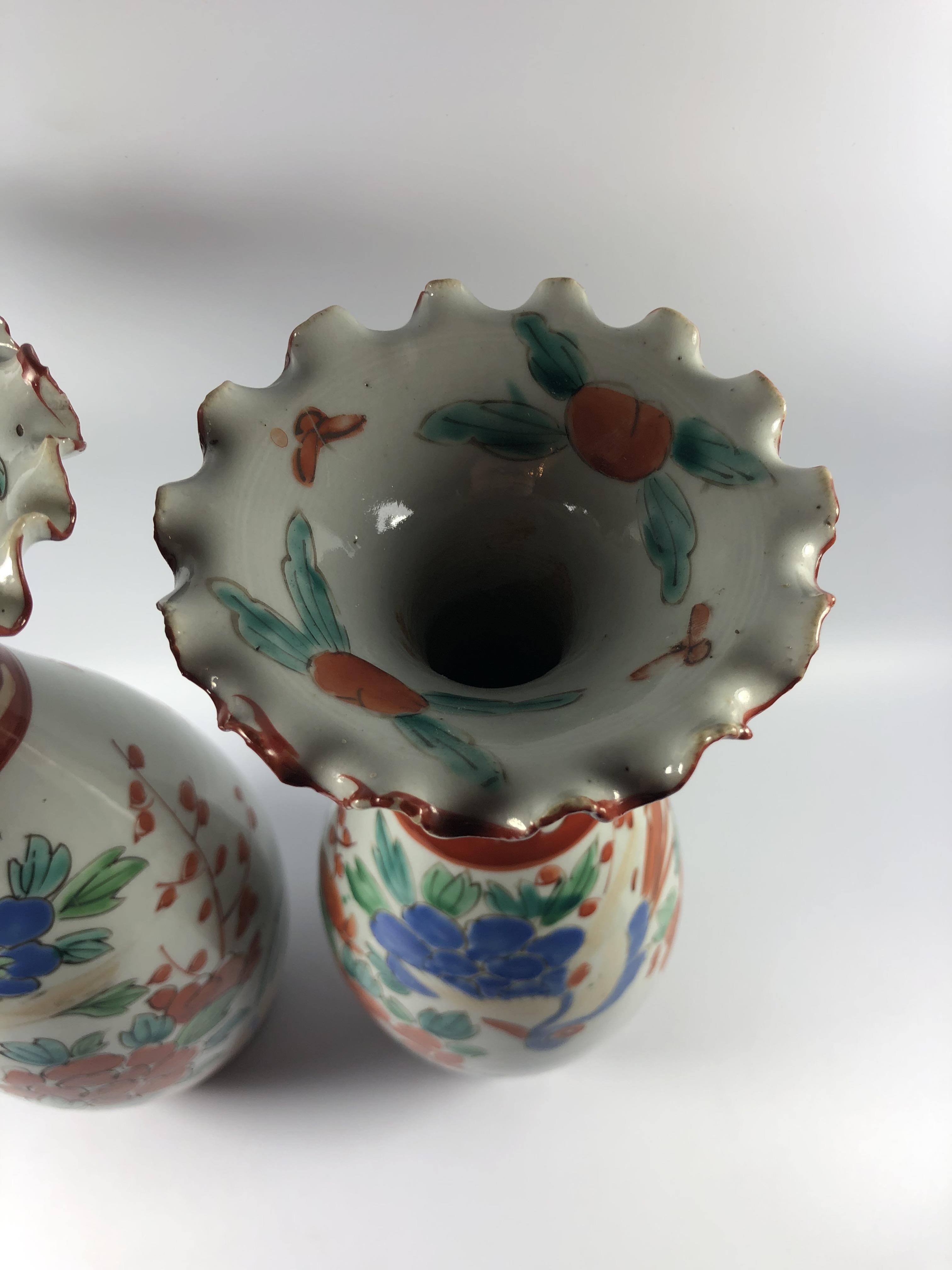 A PAIR OF JAPANESE MEIJI PERIOD IMARI BALUSTER FORM VASES, HEIGHT 25.5CM - Image 5 of 6