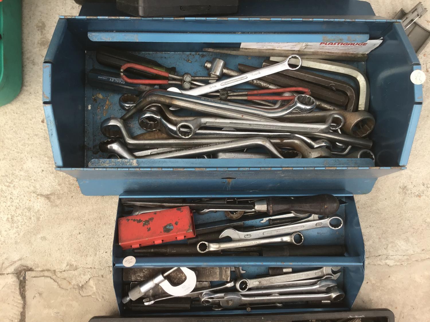 TWO TOOL BOXES ONE PLASTIC ONE METAL AND CONTENTS TO INCLUDE A LARGE QUANTITY OF SPANNERS, - Image 3 of 4