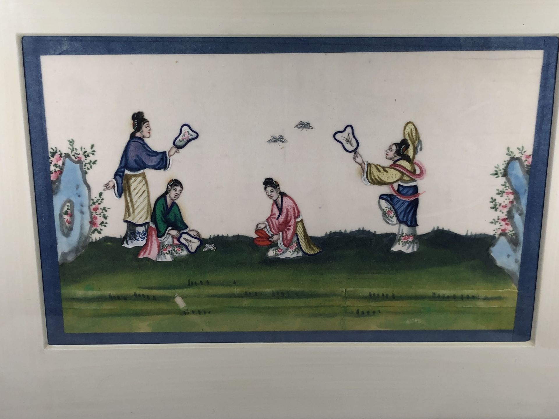 A 19TH CENTURY CHINESE SILK HAND PAINTED PICTURE, 34 X 44 CM (BAMBOO OVERLAY FRAMED) - Image 2 of 2