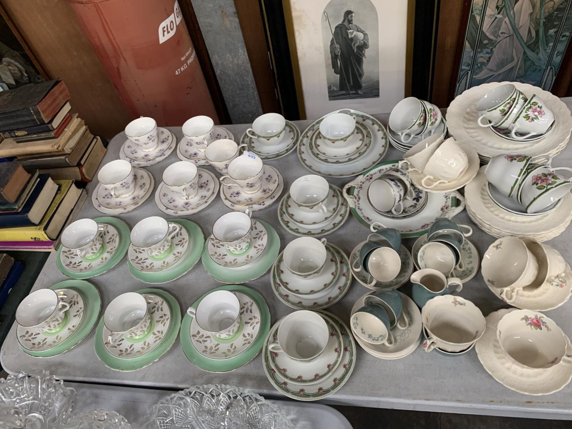 A LARGE COLLECTION OF PART TEA SERVICES TO INCLUDE EXAMPLES ROYAL DOULTON AND COPELAND