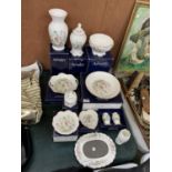 A COLLECTION OF AYNSLEY POTTERY WITH BOXES