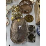 A GROUP OF EPNS AND BRASS WARE TO INCLUDE TRAYS, BADGES ETC