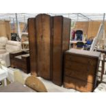 AN OAK THREE PIECE BEDROOM SUITE - A DRESSING TABLE, WARDROBE AND CHEST OF FOUR DRAWERS