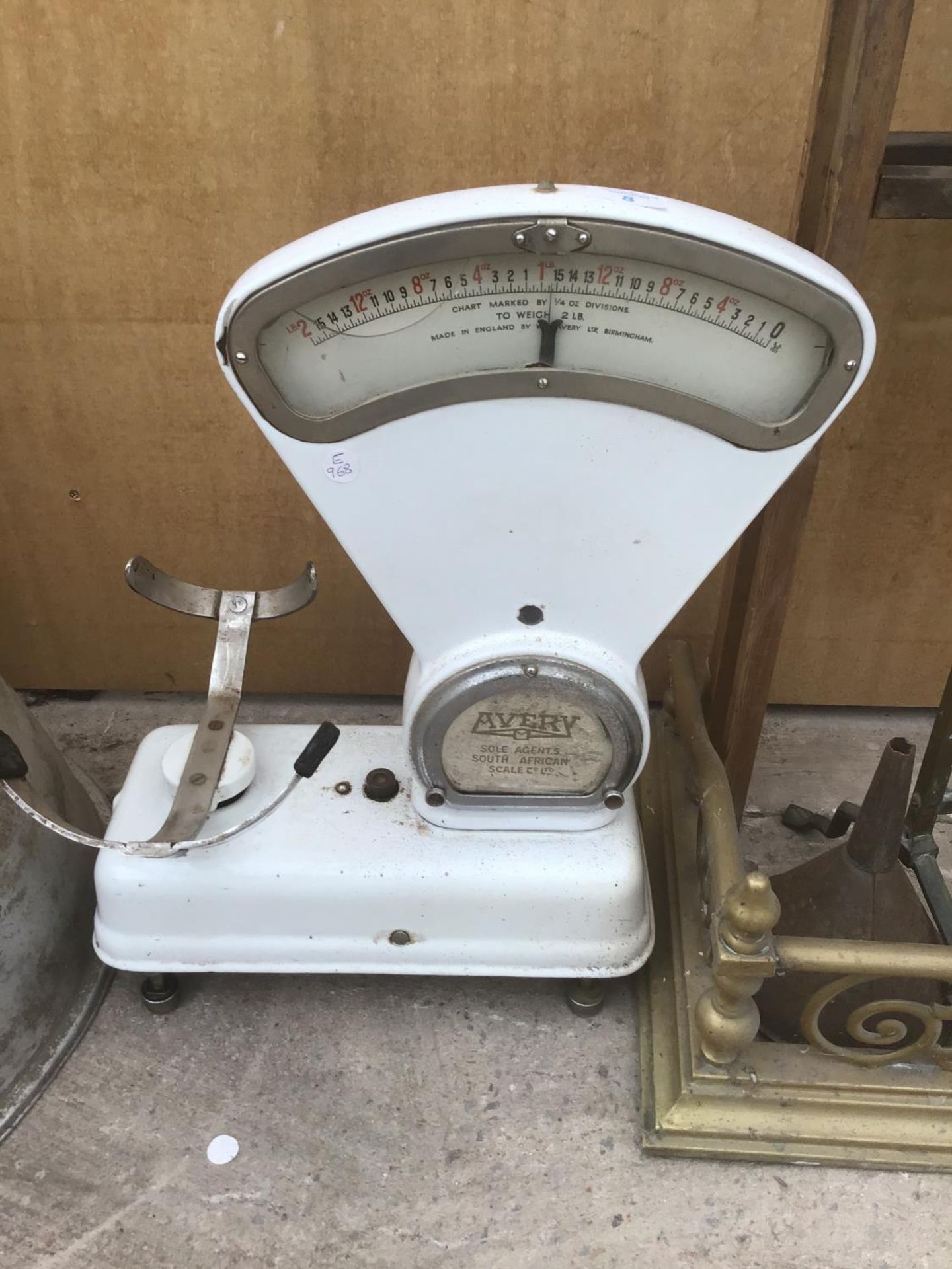 A SET OF AVERY SOLE AGENTS SOUTH AFRICAN SCALE CO LTD SCALES (NO TRAY AND DAMAGE TO GLASS) AND A - Image 3 of 4
