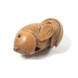A 19TH CENTURY JAPANESE NETSUKE IN THE FORM OF A FISH 3CM LENGTH