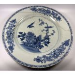 A LARGE 19TH CENTURY CHINESE BLUE AND WHITE PLATE / CHARGER, DIAMETER 33CM A/F